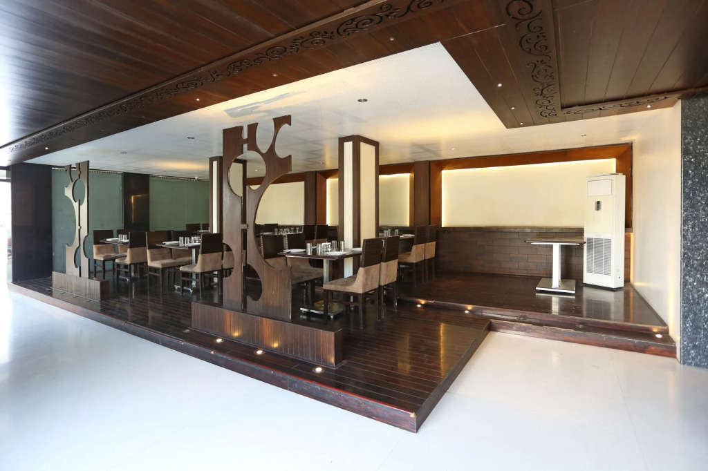 OYO 8190 Hotel Satyan Inn
