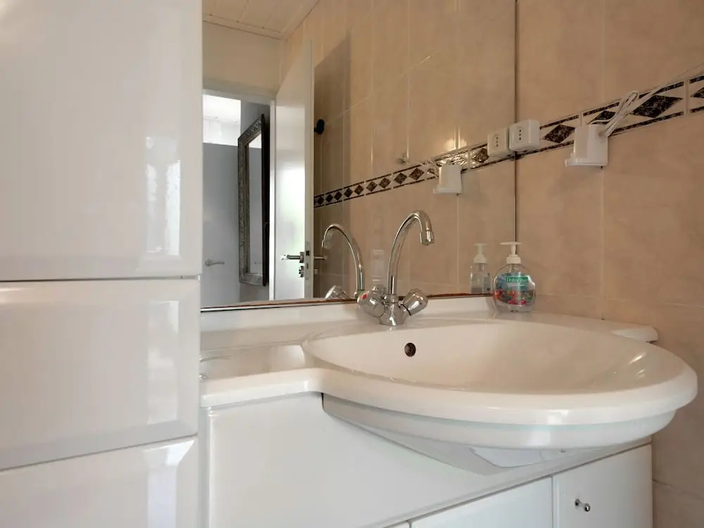 Detached, 6-Person House in a Quiet Holiday Park Nearby Ouddorp