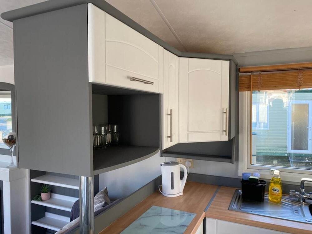 Immaculate 2-bed Static Caravan Near the Lake