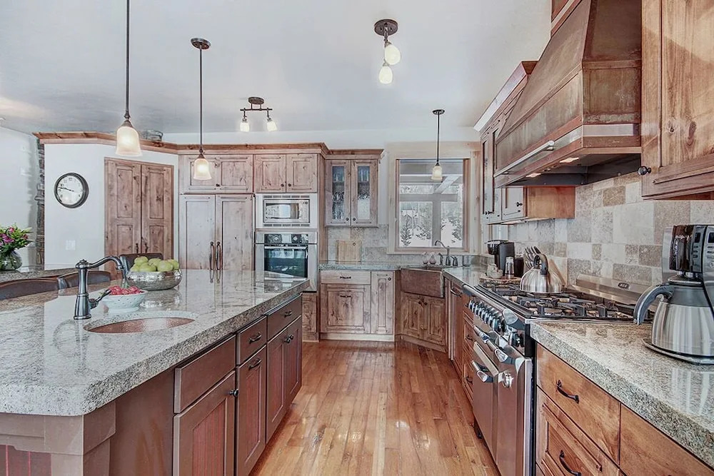 Gold Run Getaway 5 Bedroom Home by RedAwning