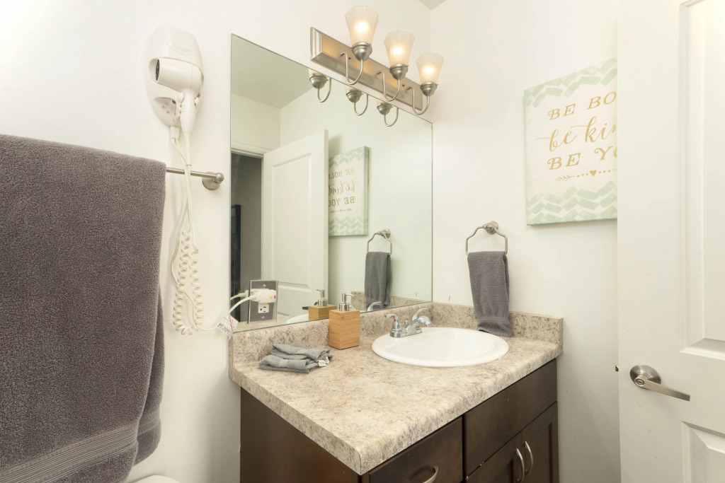 Loft Style Apt with Fast Wifi and Gym!