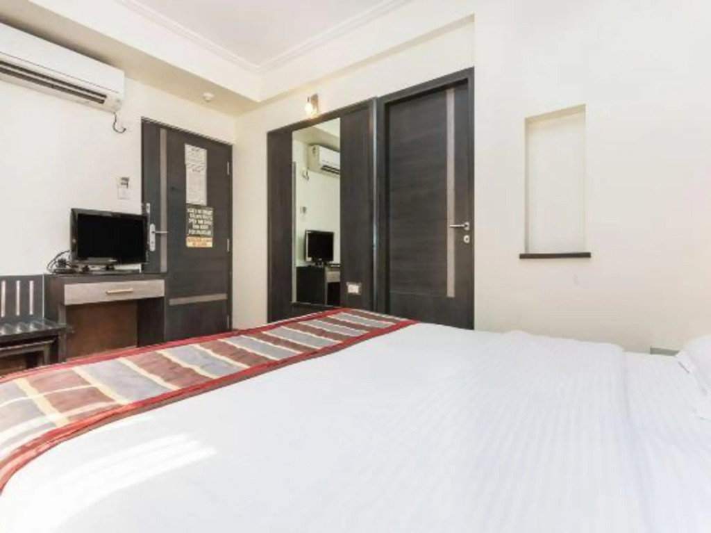 Sampoorna Hotels