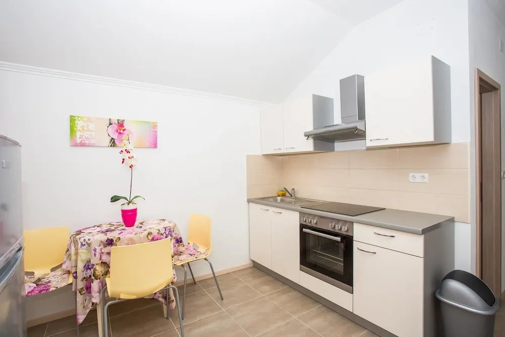 Apartments Vladimir 2835 / One Bedroom A3