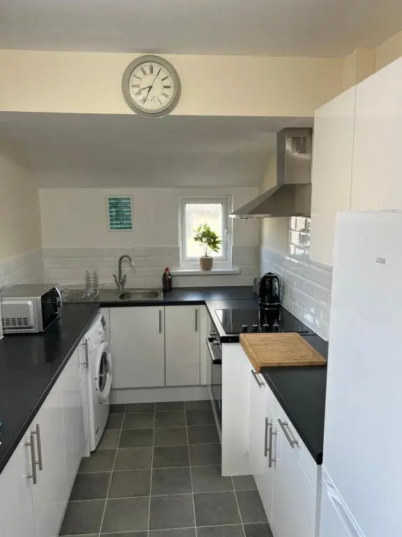 Comfortable King Bed - Location - Contractors - Family - Parking