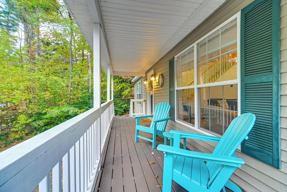 Family Ski Getaway w/ Hot Tub, Near Cranmore!