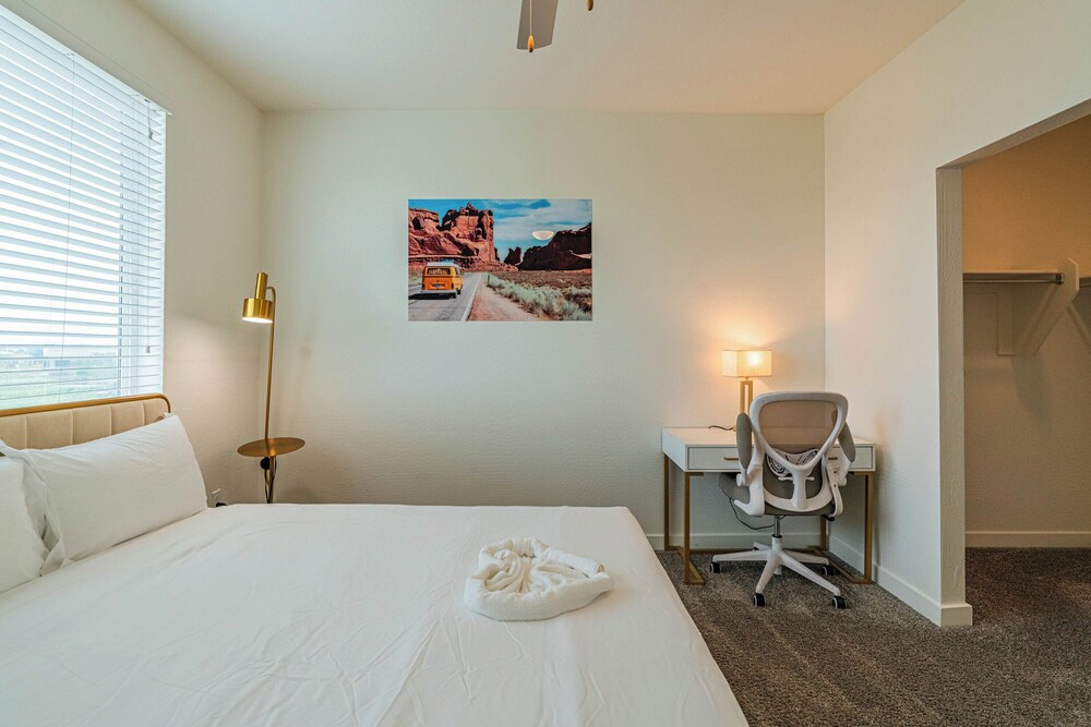 The Lotus Serene Stay with Pool-Gym-EV