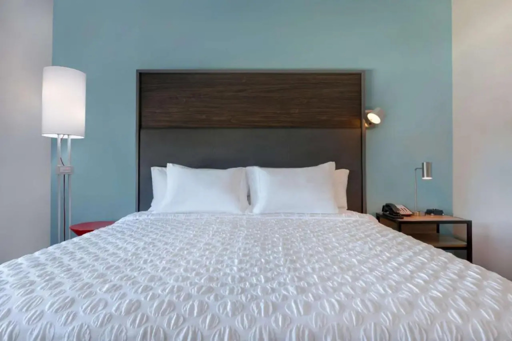 Hole Inn the Wall Hotel - Sunset Plaza - Fort Walton Beach
