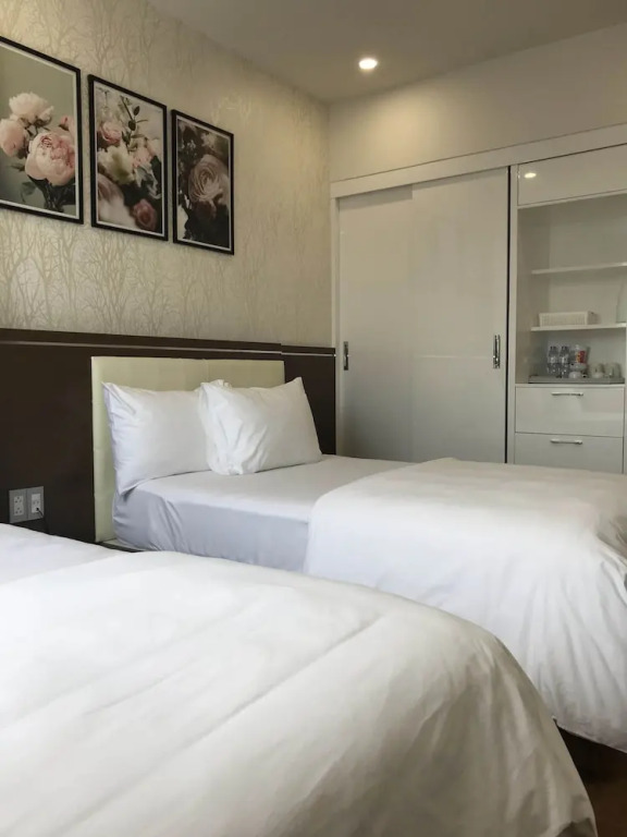 The Moon 2 Hotel