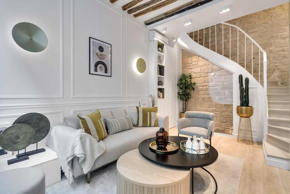 Historical House in the Heart of Paris - 5