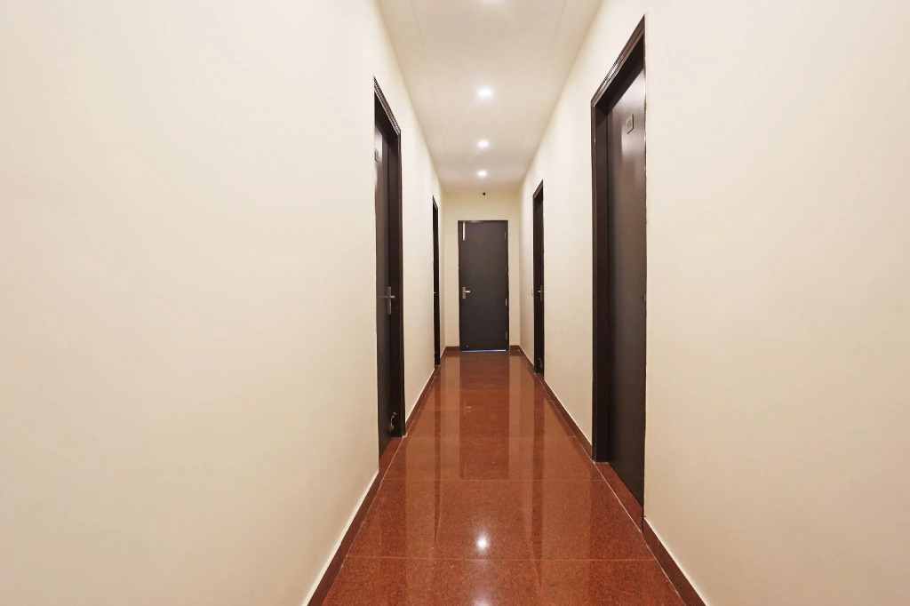 OYO 48721 The Starling Hotel
