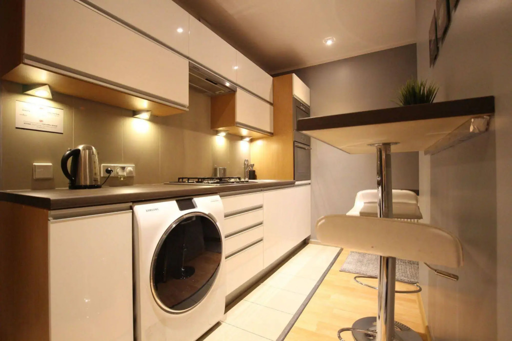 Rainbow Apartments 3