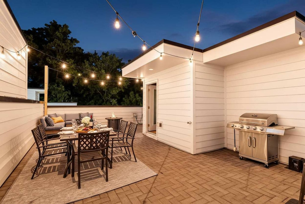 Grill Fire Pit Views Near Downtown Nashville