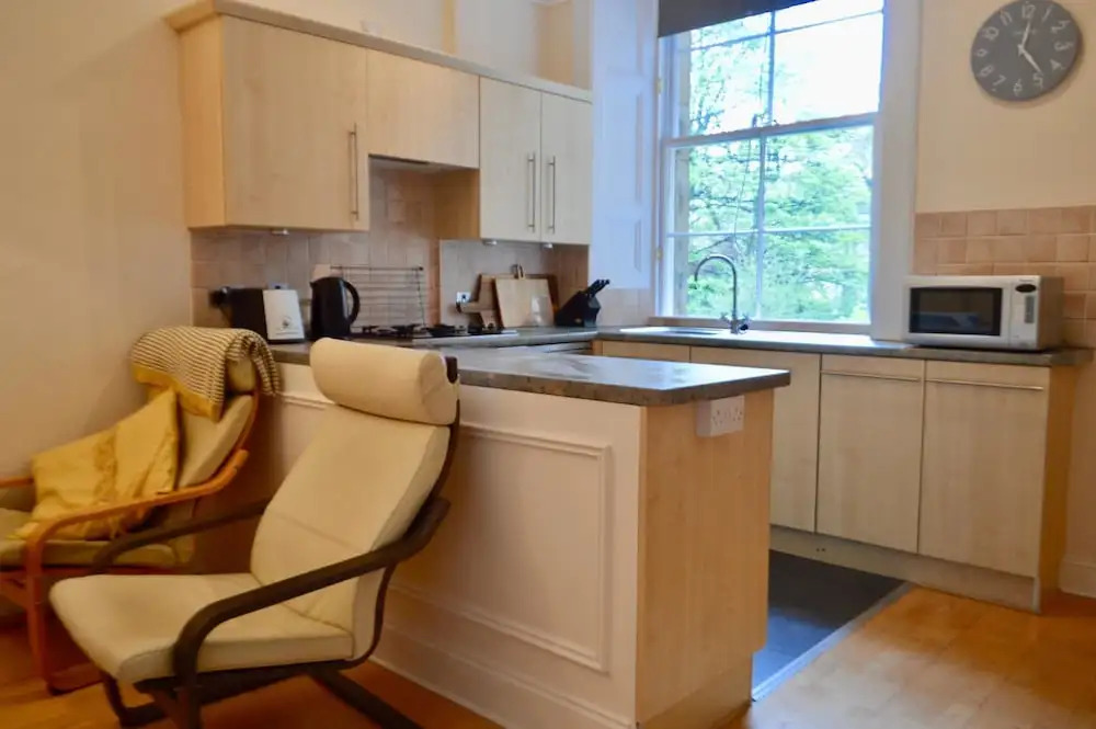 Sunny First Floor Stockbridge Flat