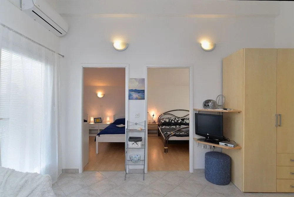 Apartment 1860