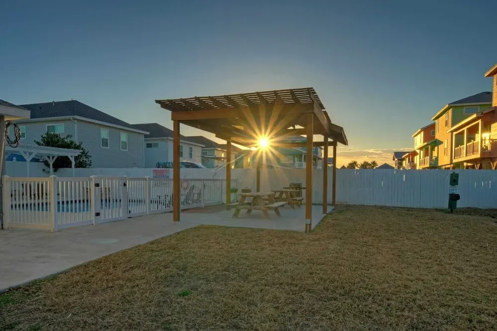 Minutes to the Beach w/ Pool, Sleeps 8 Two Condos: Costa Bahia