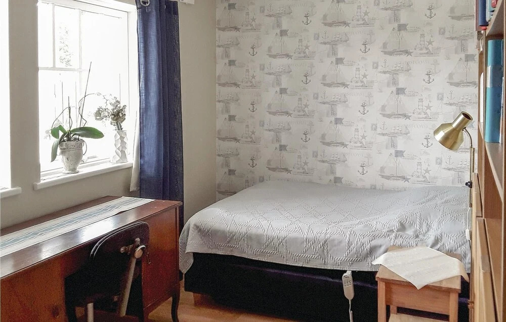 Stunning Home in Hamburgsund With 3 Bedrooms and Wifi