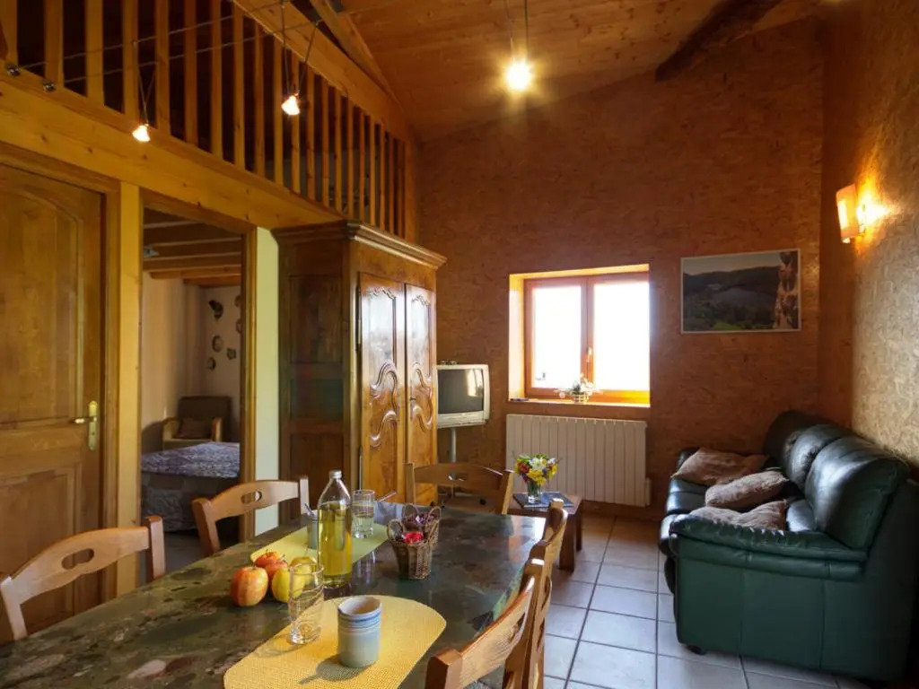 Gîte paisible à Valfleury avec vue imprenable - FR-1-496-99