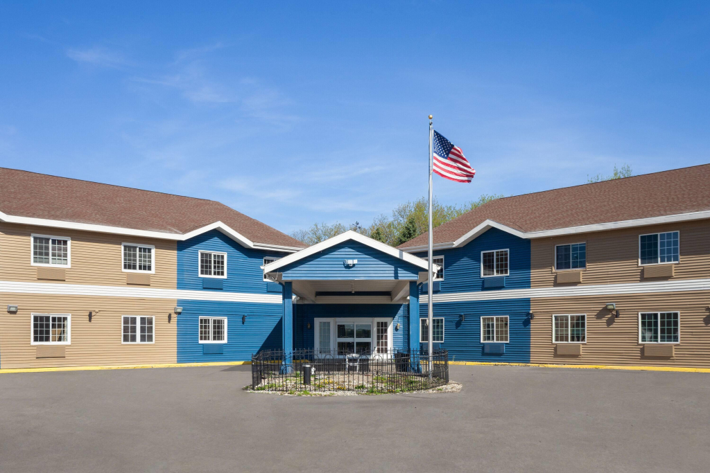 AmericInn by Wyndham Lake Mills