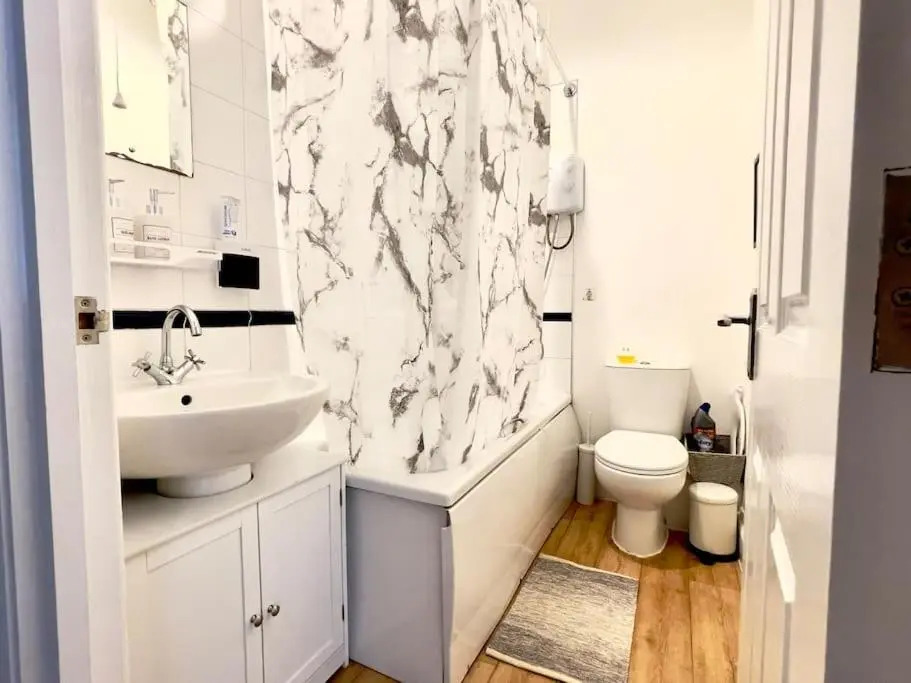 Spacious City Centre Corporate Apartments for City Traveller's by Homesys Accommodation