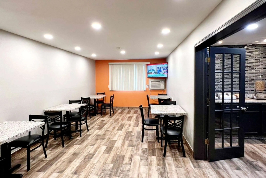 Super 8 by Wyndham Cedar Rapids