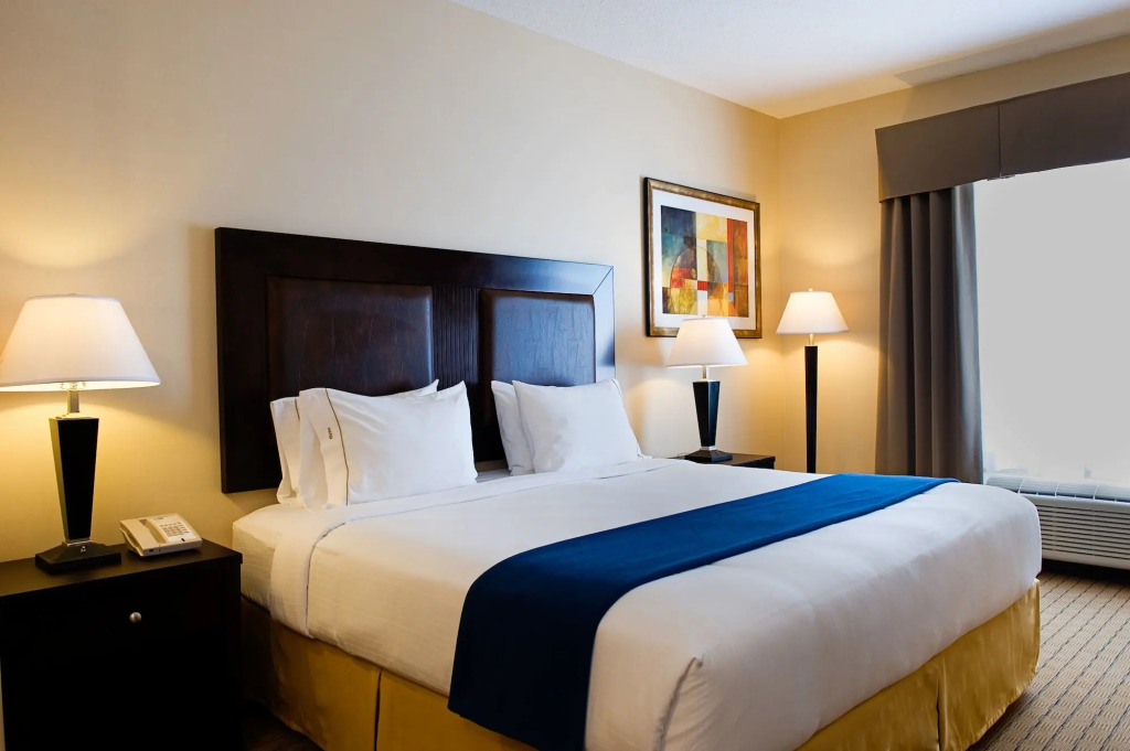 Holiday Inn Express & Suites-Regina-South by IHG