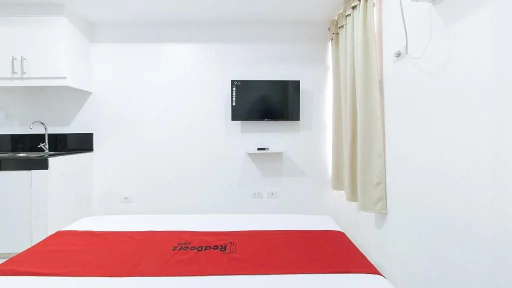 RedDoorz @ DBuilders Rooms Bangkal Makati