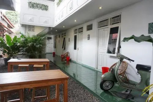 MashBrow Hostel