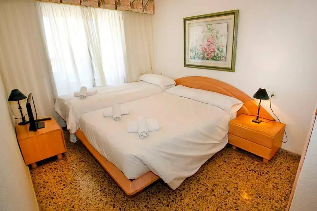 Garden apartment with Pool and AC