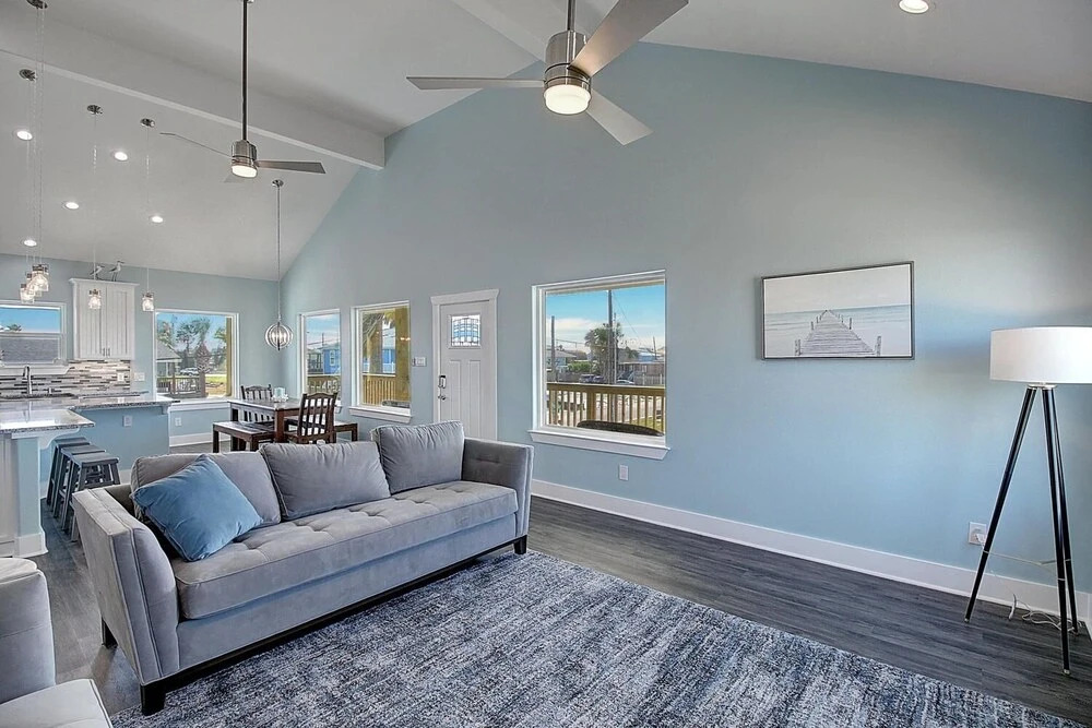The Beach House 3 Bedroom Home by Redawning