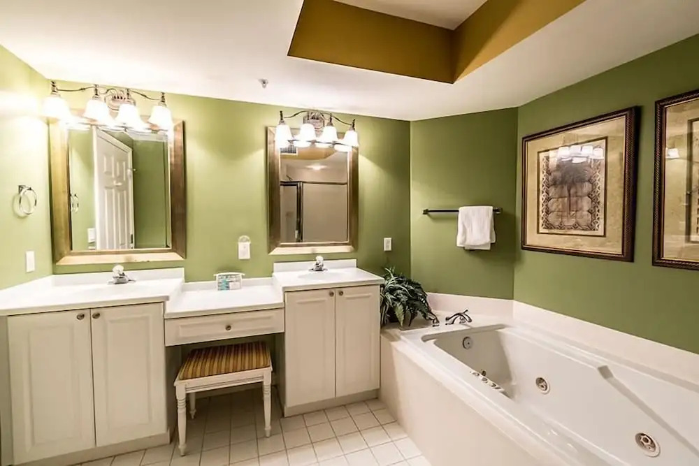 LATITUDE ADJUSTMENT 3 Bedroom Holiday Home by Five Star Properties