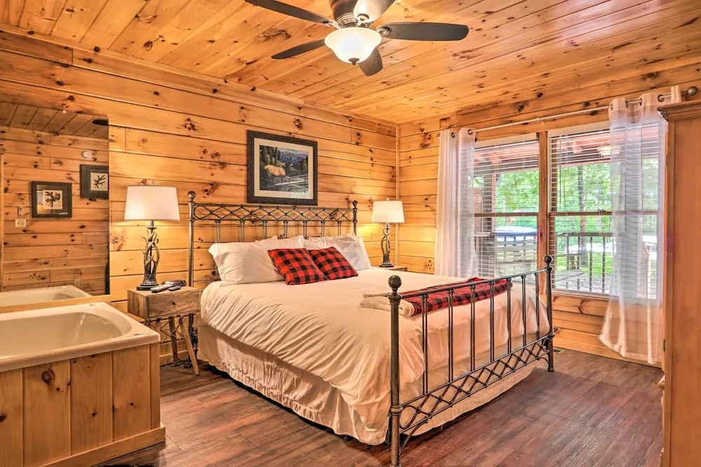 Cabin w/ Deck + Fireplace < 3 Mi to Dollywood!