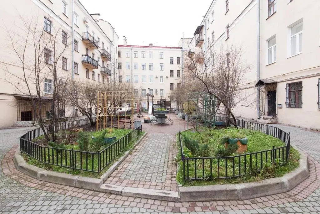 A-RENT On Naberezhnaya Griboedova