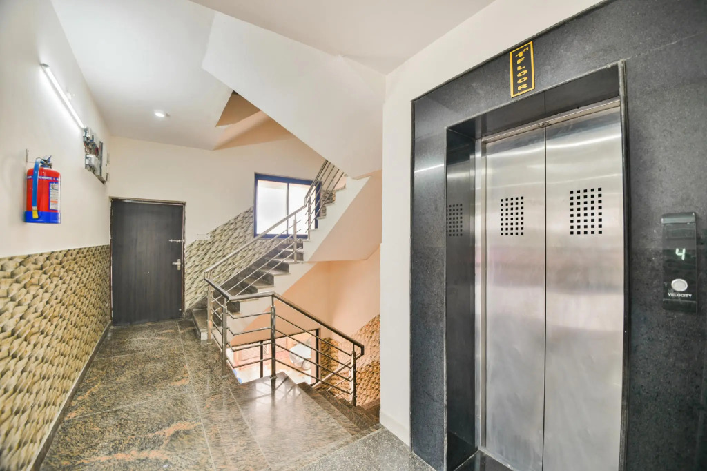 OYO 44605 Hotel Skyway