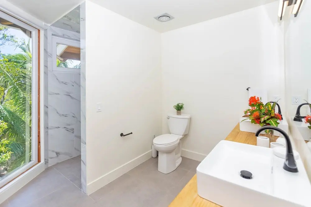 Wow! Views and more, fantastic 2 bedroom in West End - Villa Agua apts