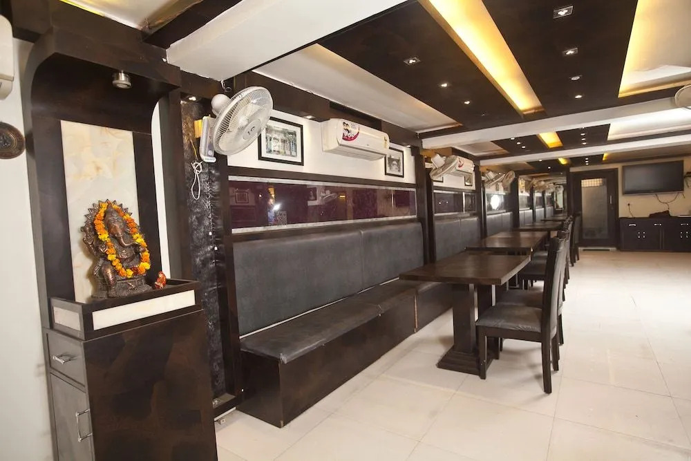 OYO 319 Rk Residency