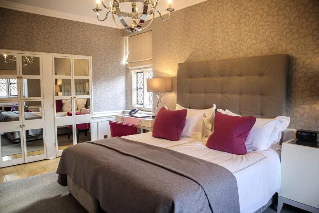 Great Fosters - Near Windsor