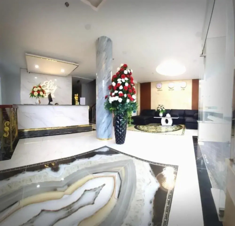 Elly Hotel