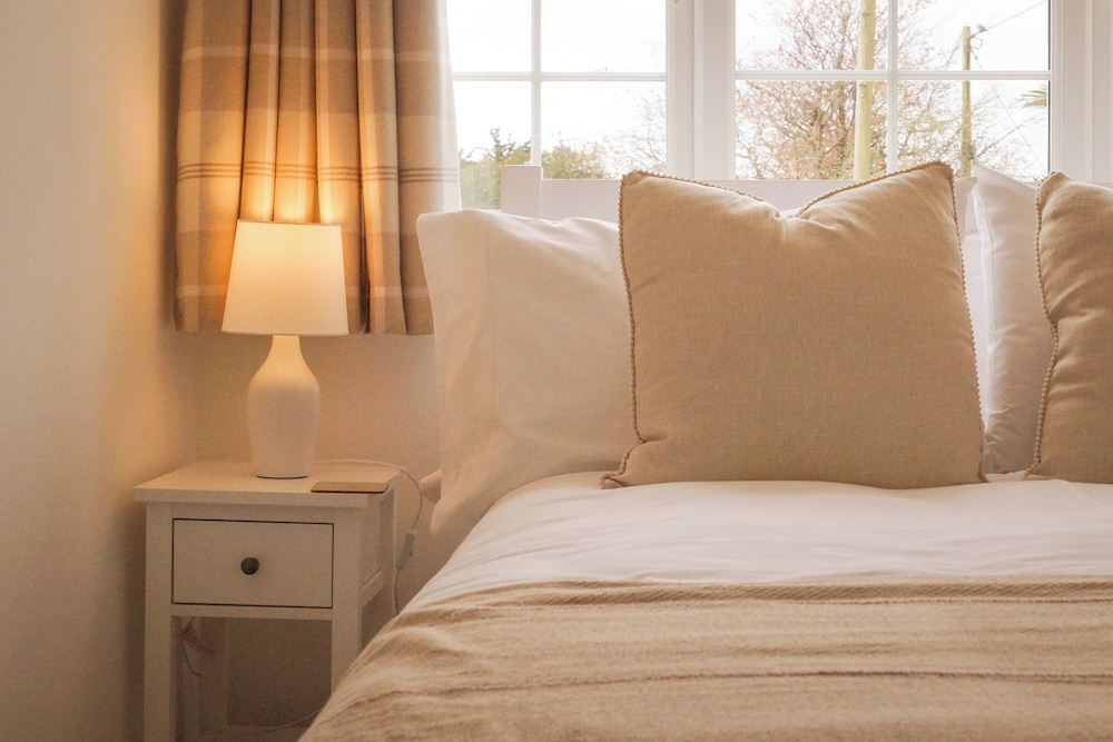 Lemon Tree Rooms - Newly Refurbished Coastal Stay