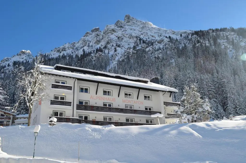 Alpenhaus Montafon by Pferd auf Wolke