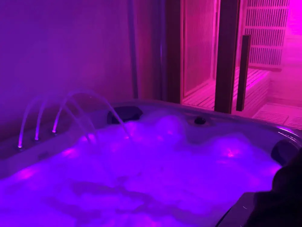 Perfect Couple Retreat To Relax With Hot Tubsauna