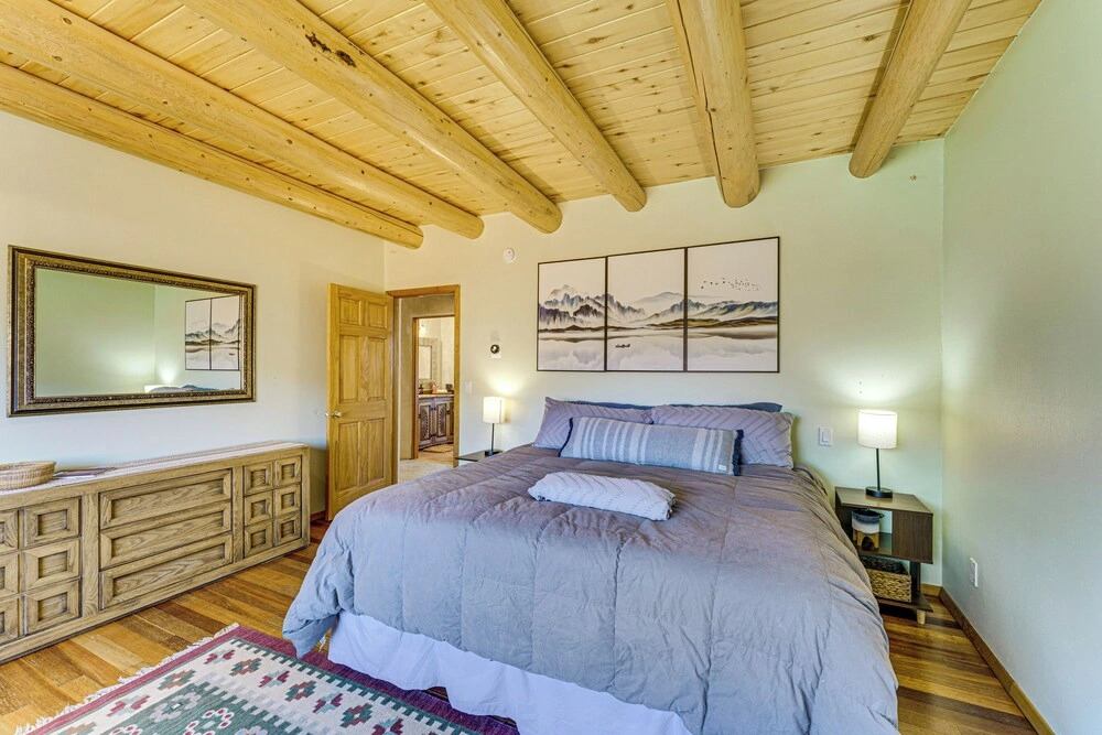 10 Mi to Taos Ski Valley: Mtn-view Duplex w/ Deck!