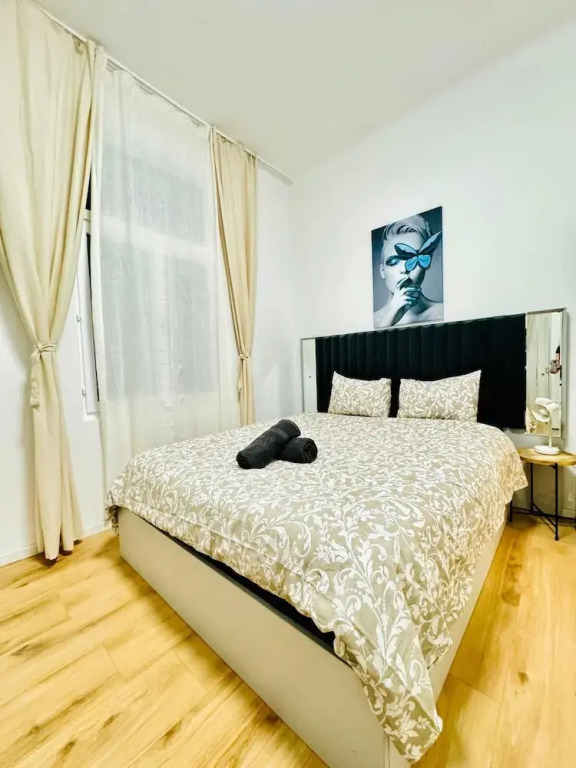 Elegant 4BR Apt Near Westbahnhof