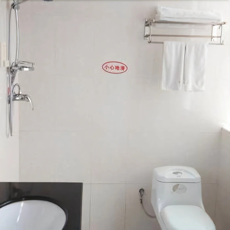 77 Chain Traders Hotel