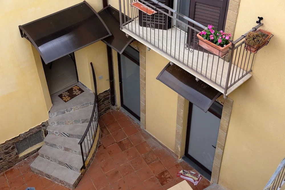 B&B Il Melograno Antico con Terrazza e Giardino