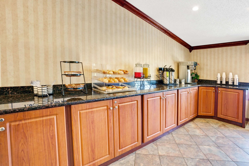 Knights Inn - Madison Heights