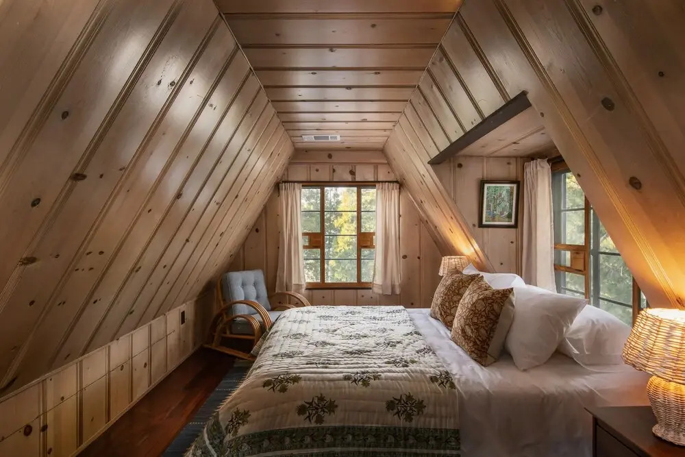 Holiday Lake Cabin by AvantStay