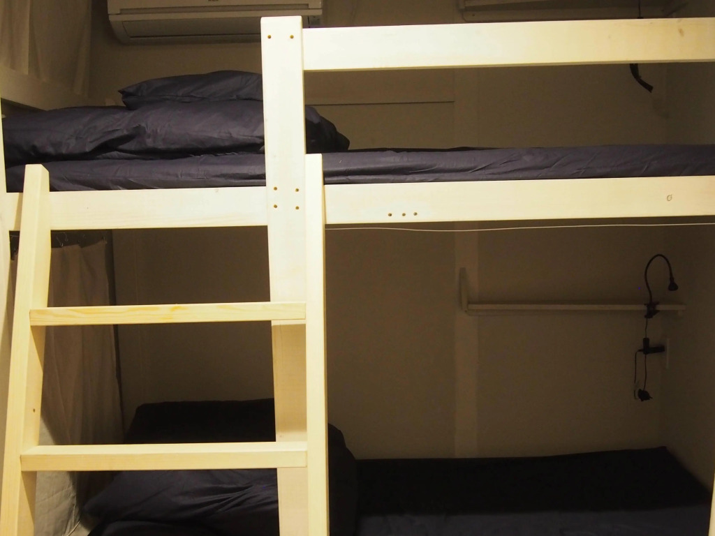 328 Hostel & Lounge