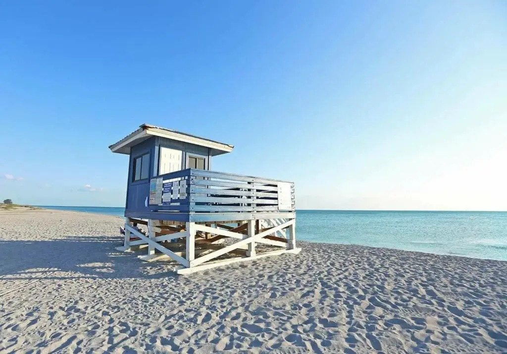 Siesta Beach Cottage, Sleeps 6, Walk to Beach, Stores, & Restaurants