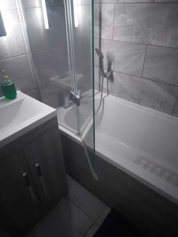 AWESOME 1 Bedroom Flat in Doncaster 2