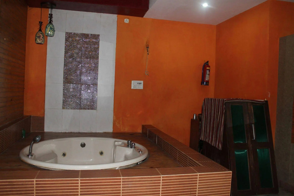 Hotel Apra Inn